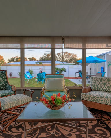 Screened-in patio, another angle